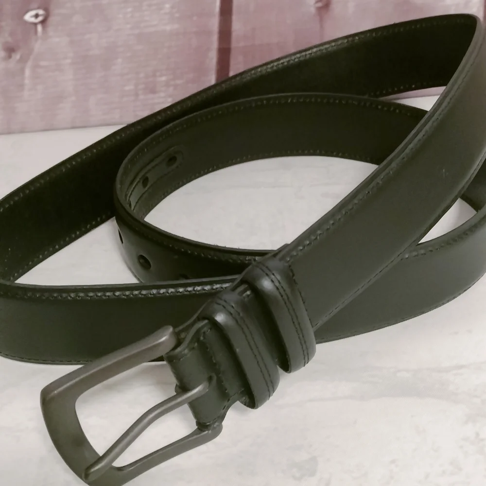 Unisex Black Leather Belt Sz 48 Classic Work Wear Business